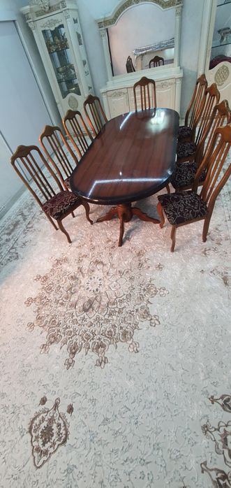 Стол 12 кишилик 2.45Х1.20 ва стуллар 10 дона