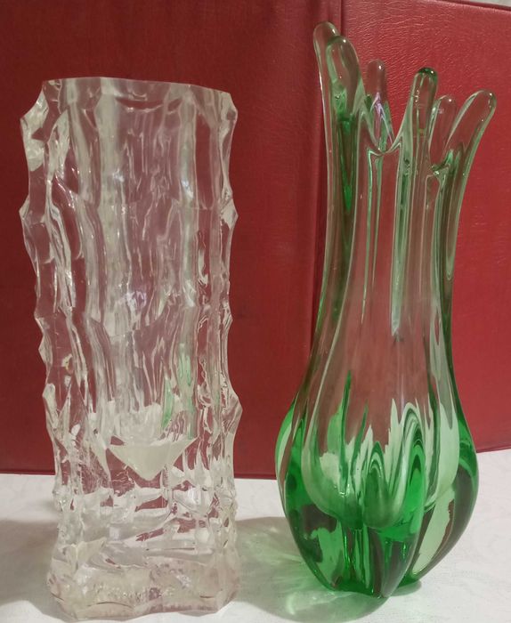 Вазы для цветов.