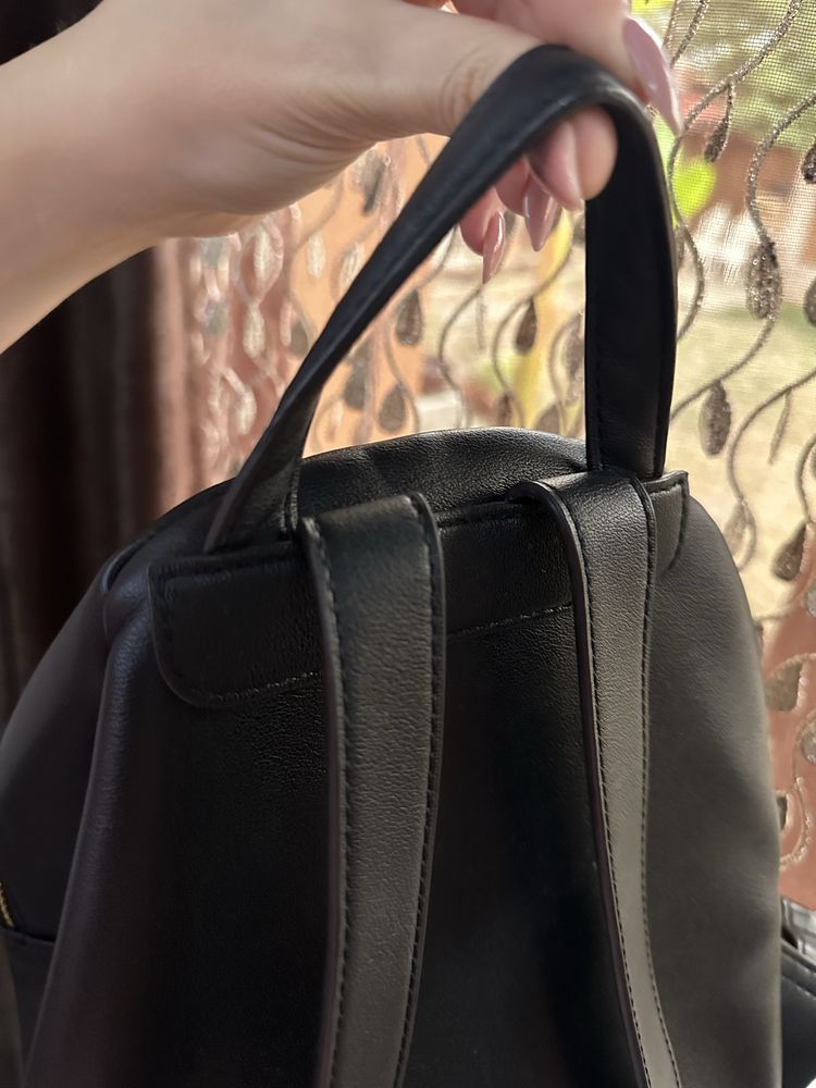 Раница Guess черна