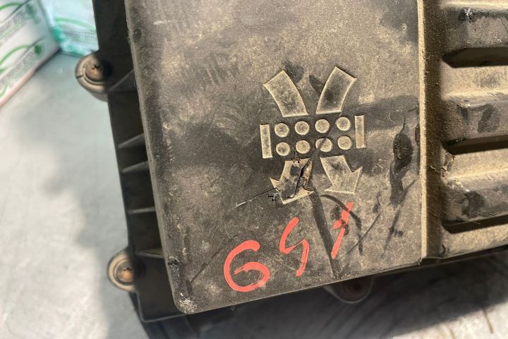 Carcasa filtru aer 3C0 129 654 P Volkswagen VW Passat B6