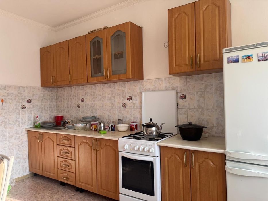 Б/у кухонный гарнитур и стол