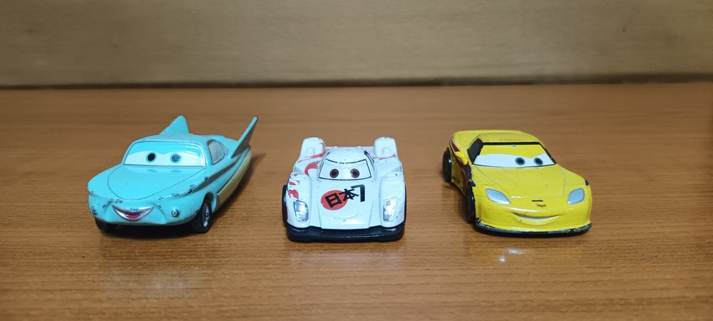 Vănd lot maşinuțe Disney Cars