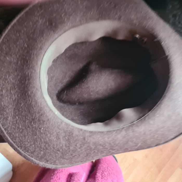 Vand frumoasă pălărie din pasla