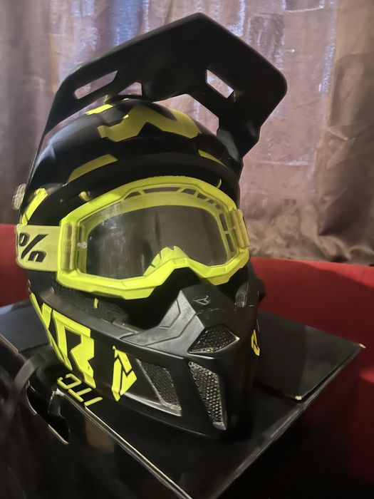 Кросова каска FXR