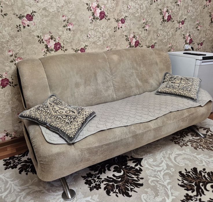 Продам диван с креслами