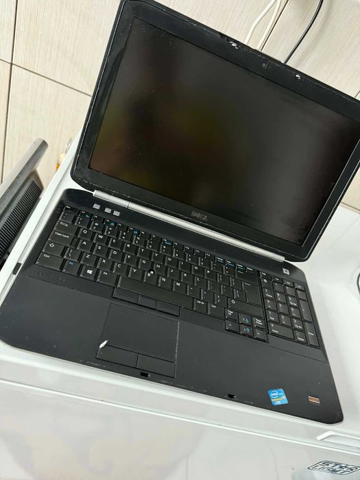Vând laptop DELL Latitude E5520