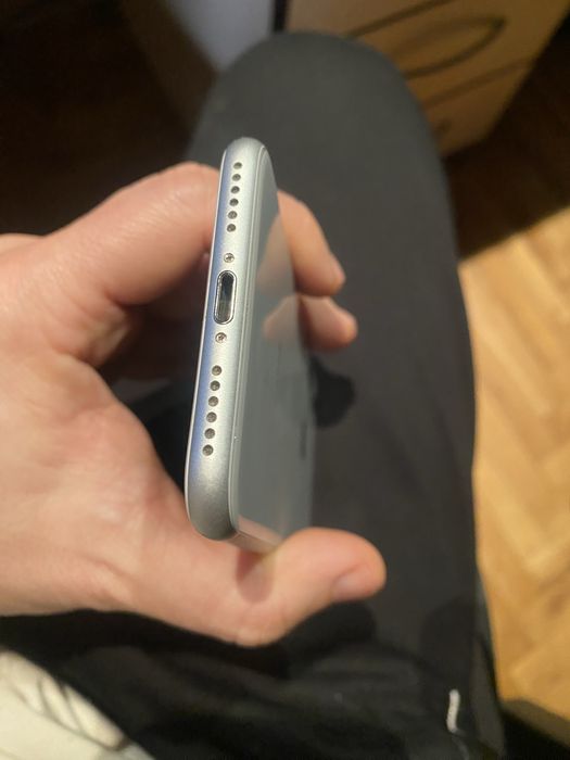 Iphone 8 много запазен