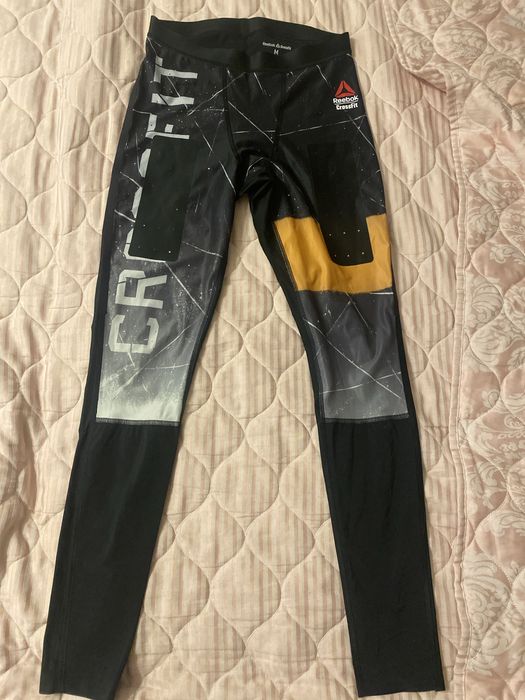 Продается тренировочный костюм