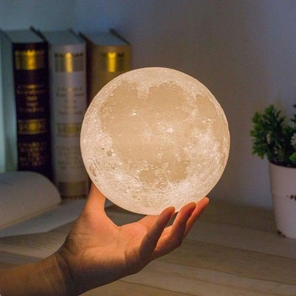 Атрактивна лампа луна 16 цвята с дистанционно