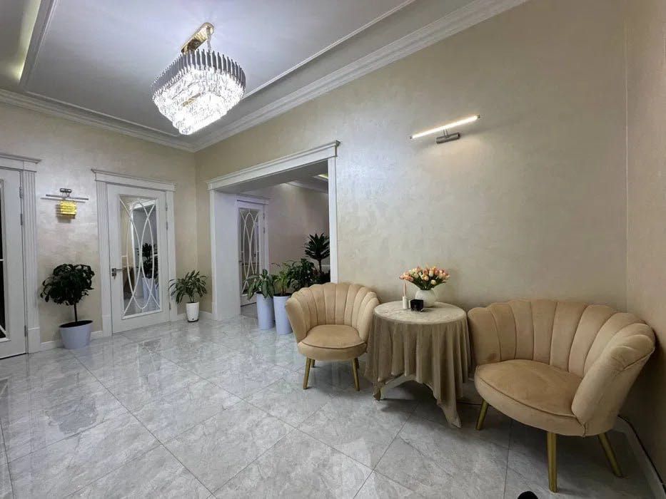 Продается на Чехова очень срочно банковский дом Габус своя