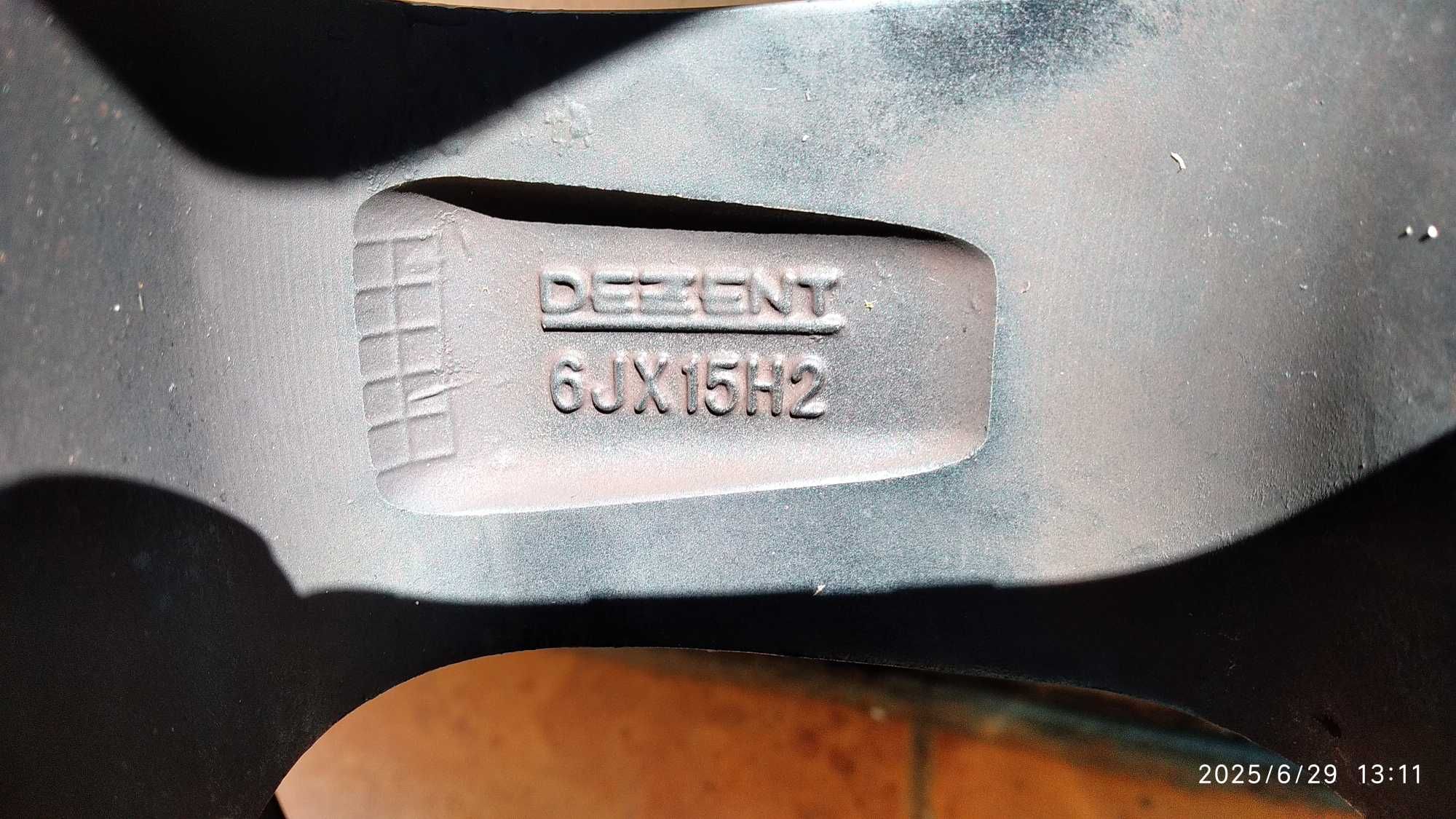 Джанти Dezent с гуми-6j-15-4х100-ЕТ-38-ЦО-60,1 с  втулки 56.6 за Опел.