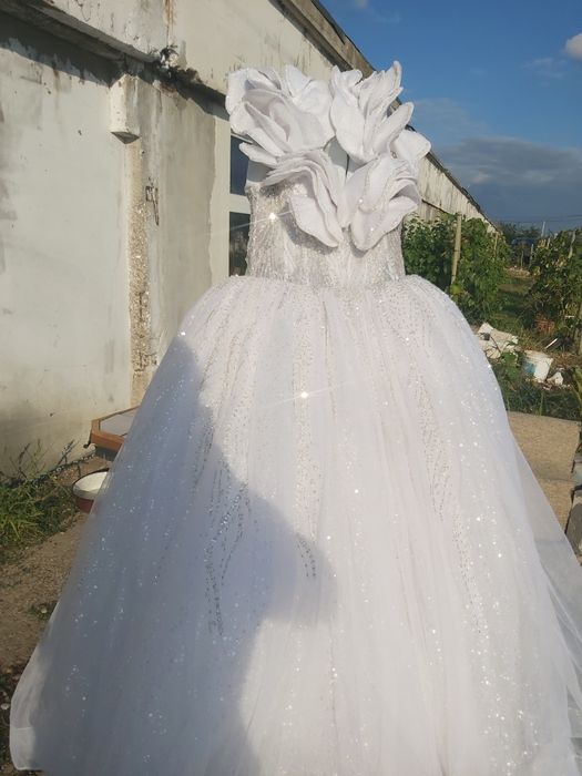 Vand Rochie de mireasa model deosebitit