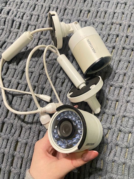 Видеокамеры HIKVISION настенные.