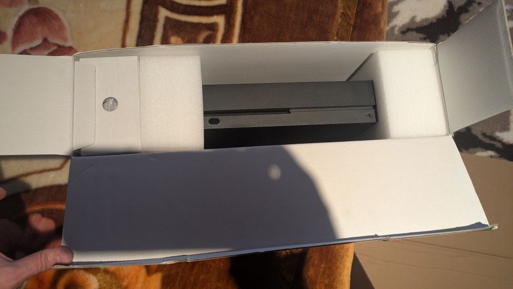 X box one X 1 Tb aproape nou