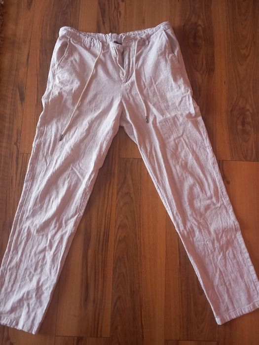 Vând pantaloni de în de culoare crem
