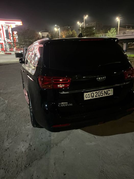 Kia Carnival. 3.3 motor