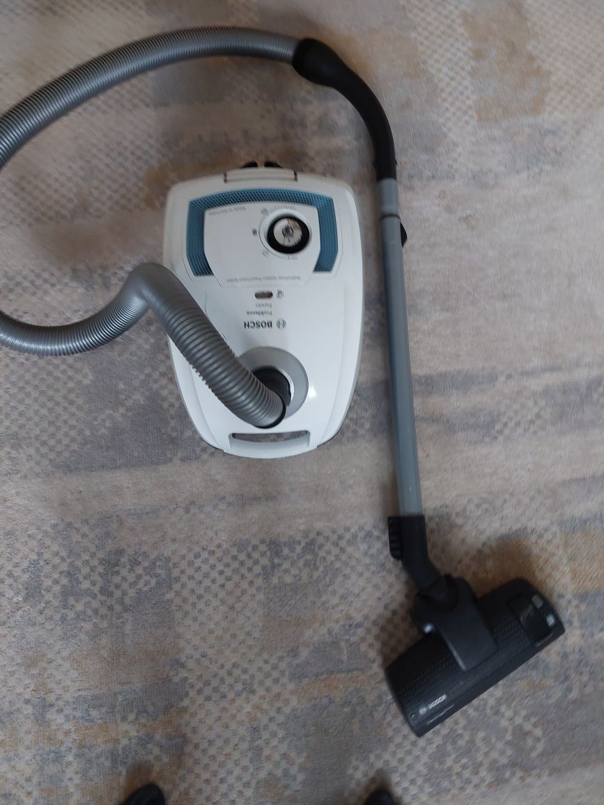 Aspirator cu sac Bosch 500W