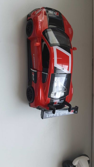 Macheta 1;24 Audi R8LMS