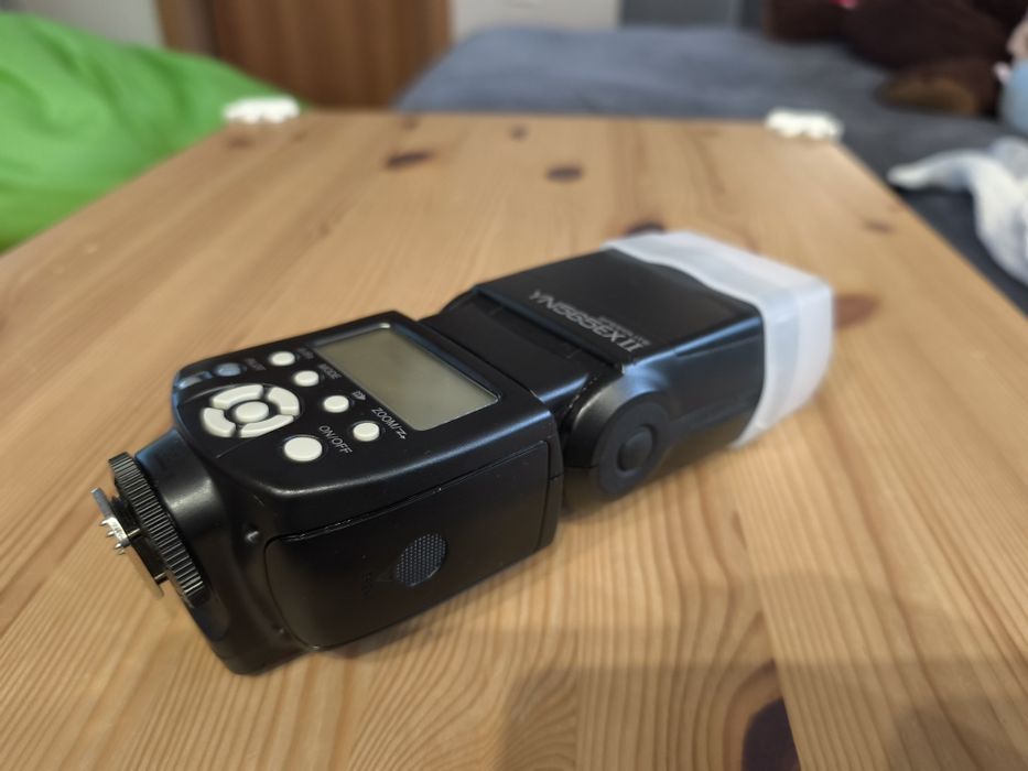 Светкавица Yongnou за DSLR камера