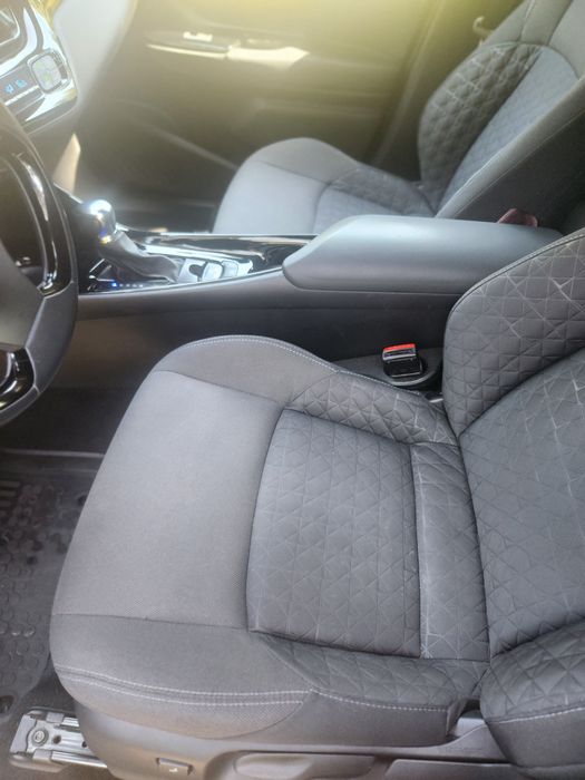 TOYOTA CHR 2022, 61350 km, în garanție.