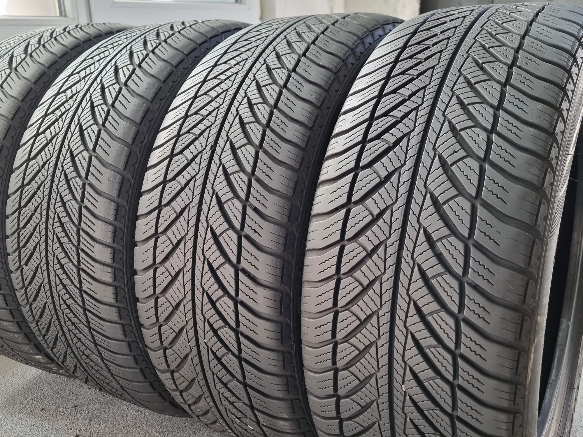 "Dot 21" 245/45/18 Goodyear 4Броя: 440лв 7мм Run On Flat