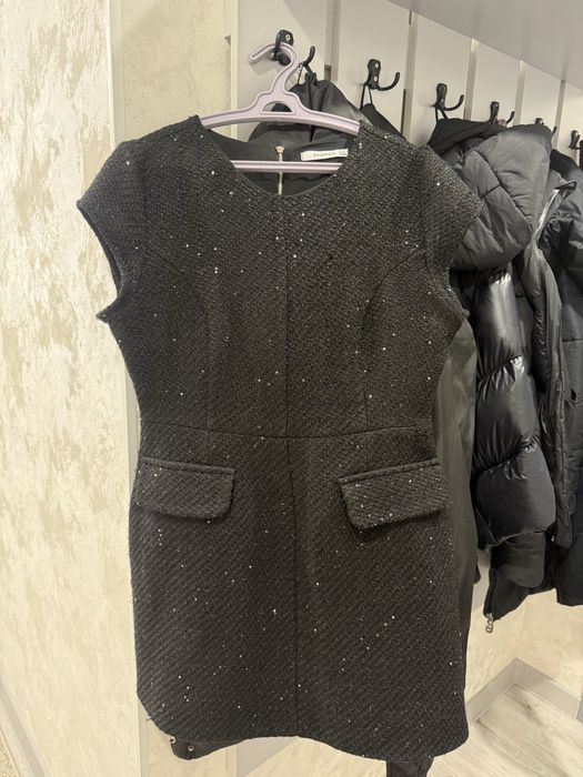 Продам твидовое платье  размер 46 за 15.000 тенге, покупала за 55.000