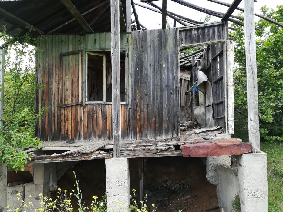 Парцел на първа линия до язовира в с. Логодаж, област Благоевград