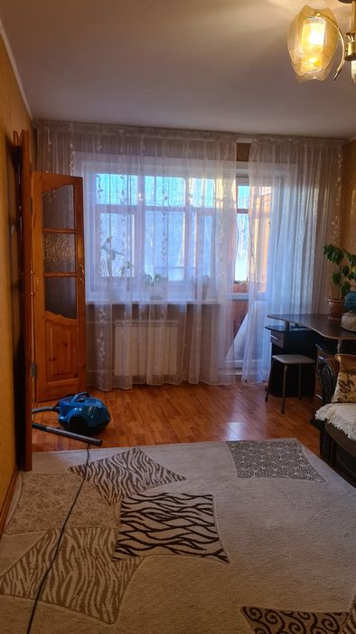 Отличная теплая не угловая квартира. На 4 этаже.