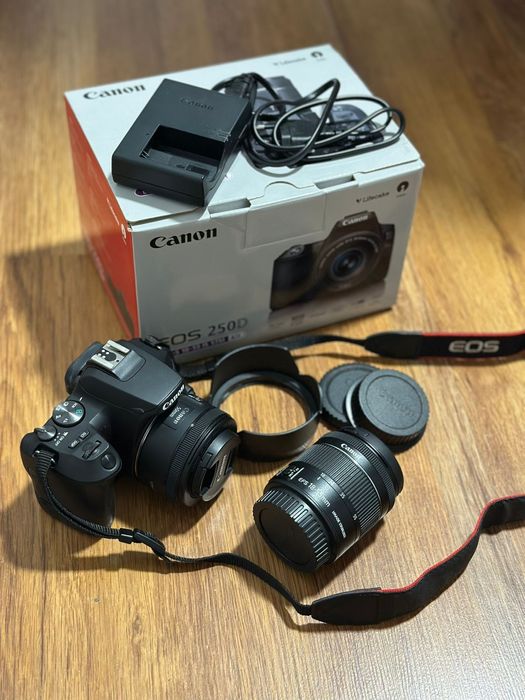 Vând Canon EOS 250D EF-S 18-55 IS STM kit