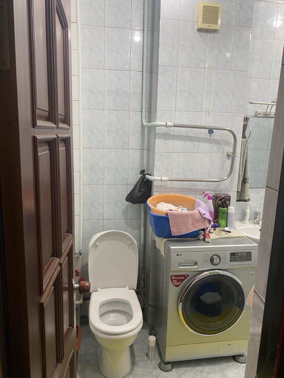 Юнусабад 4 квартал. Продается квартира  2/3/9