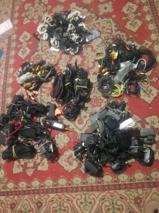 Продам зарядки разные.