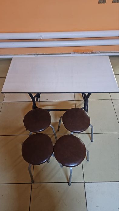 Столы и стулья продам