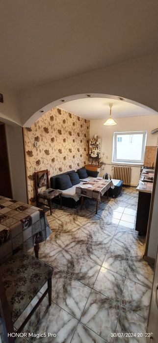 Chirie apartament 3 camere decomandat
