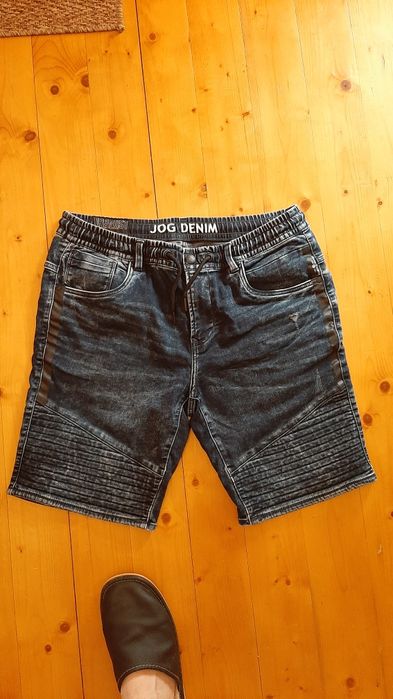 Vand pantaloni scurti de blug, in, etc!