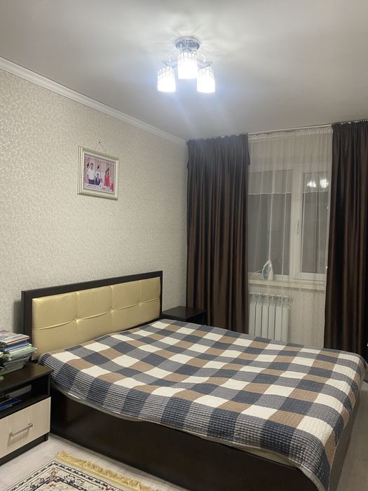 кровать (мебель для спальни) с тумбочкой