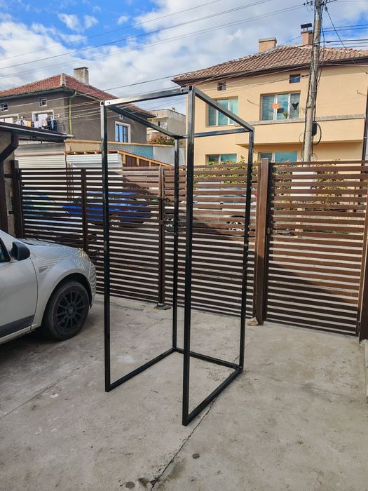 Разглобяваща се кутия с покрив за вендинг.