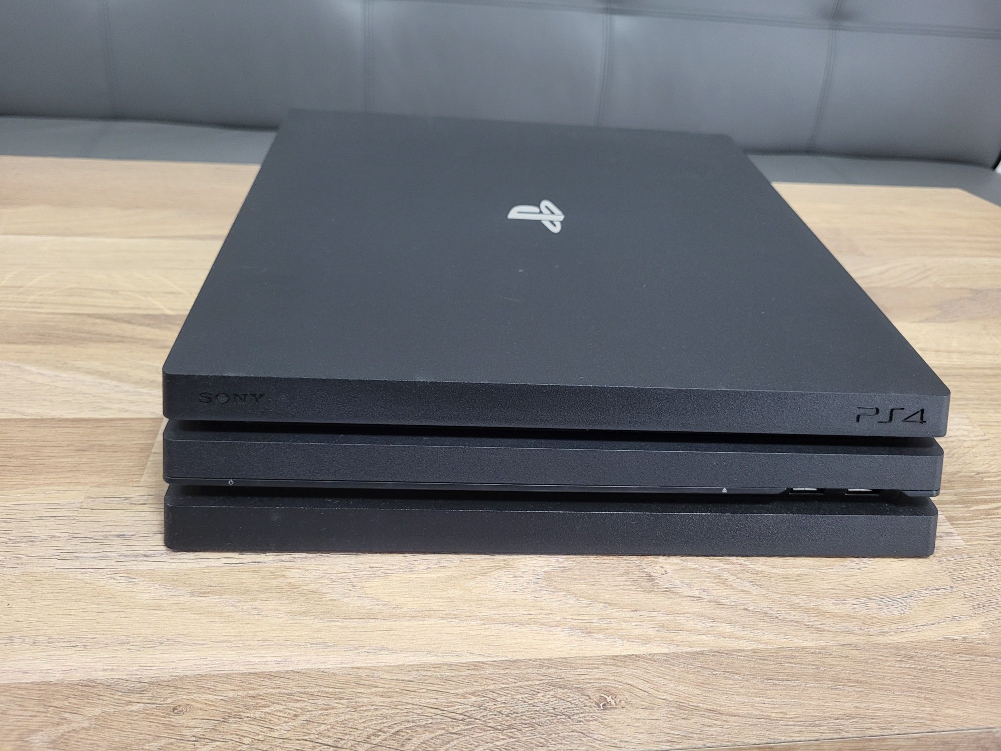 Play Station 4 PRO,  като нов!