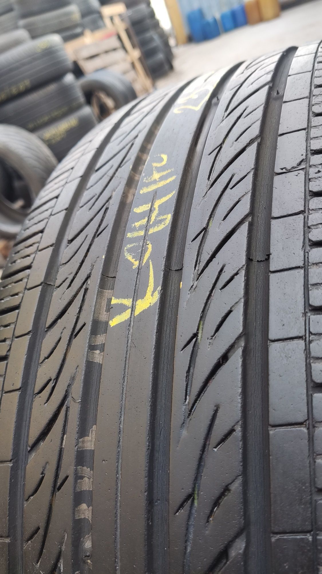 2бр всесезонни гуми 235/45/18 Kumho Solus XC, M+S
dot3718
гума 1 -6.5