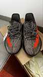 Adidas yezzy 350 v2 carbon beluga