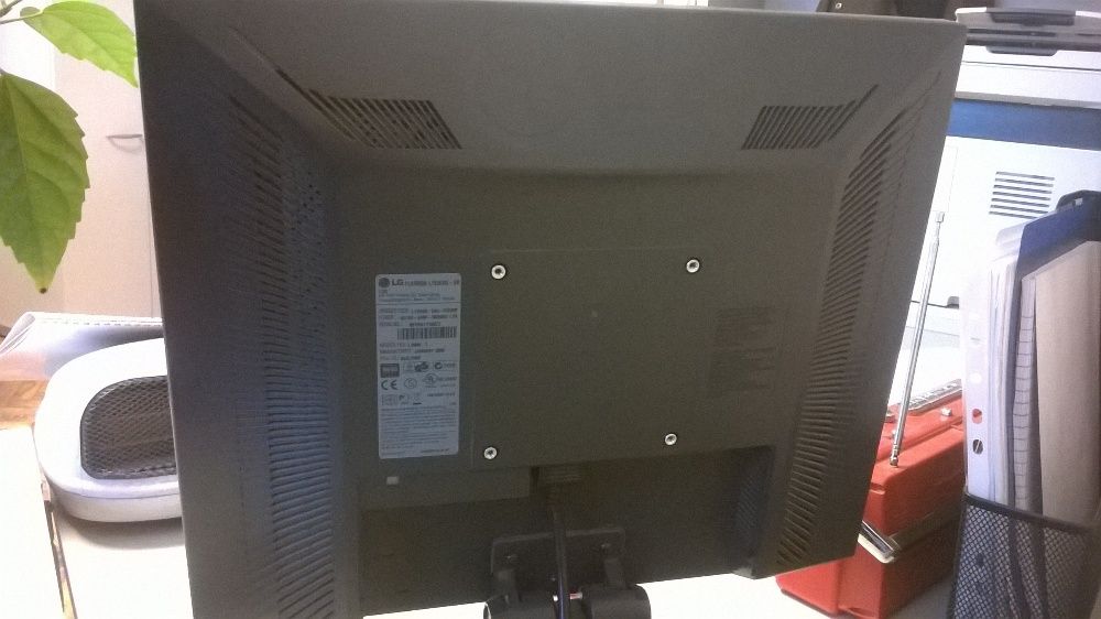 LG монитор 19” FLATRON L1950SQ-SN