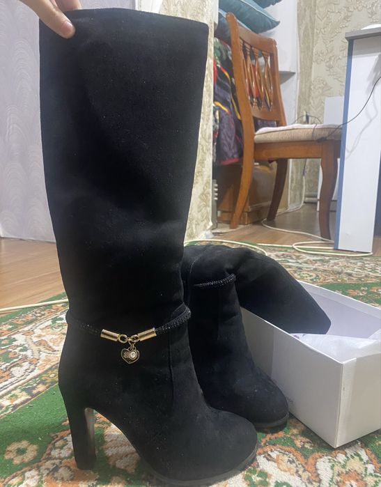 Сапаги красивые не насила заберите по цене есть торг!!