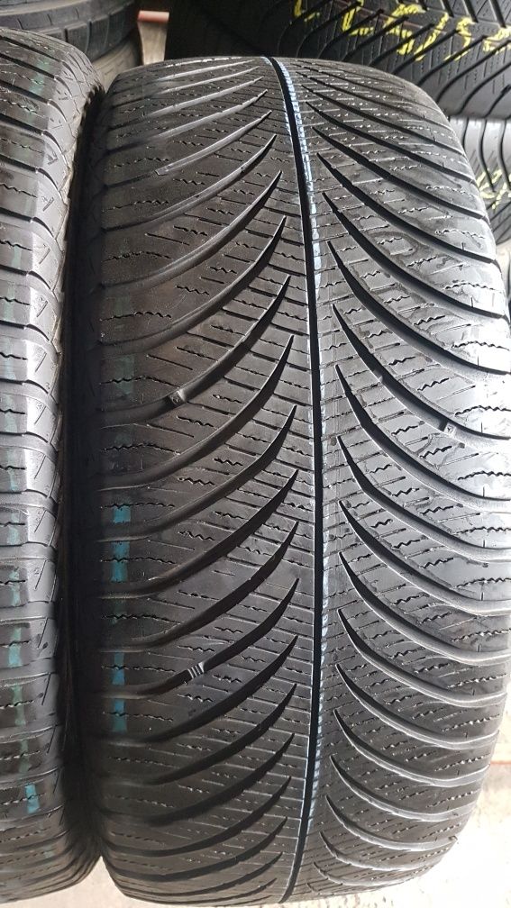 Anvelope 235 55 17 GoodYear Vector 4Seasons  235/55R17