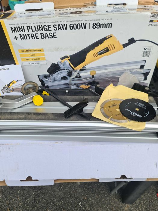 Mini fierastrau circular Power Plus