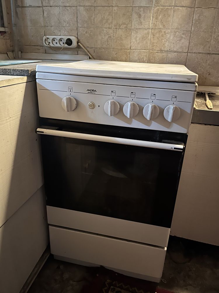 Продам газовую плиту