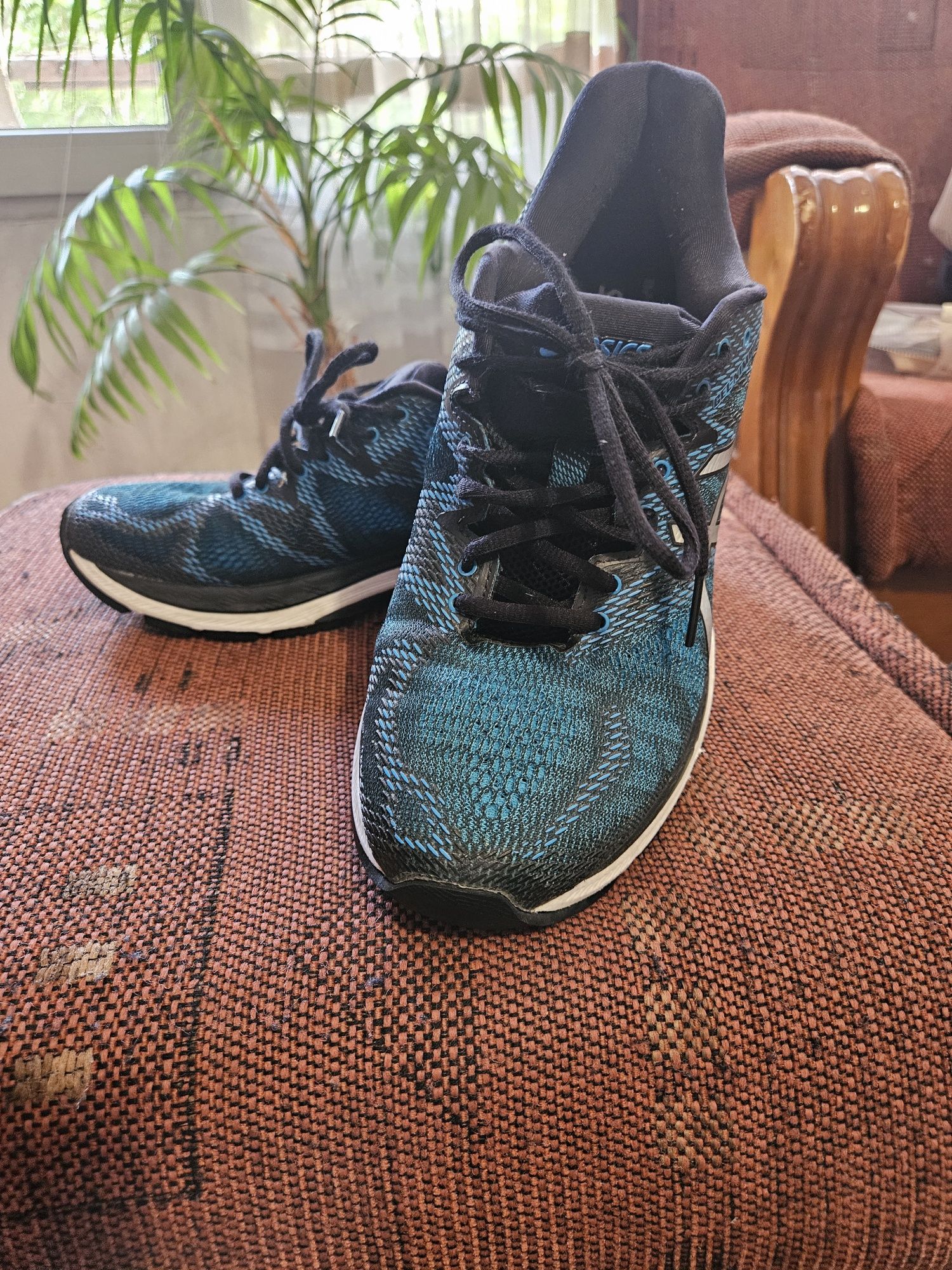 Маратонки на Asics 42 номер