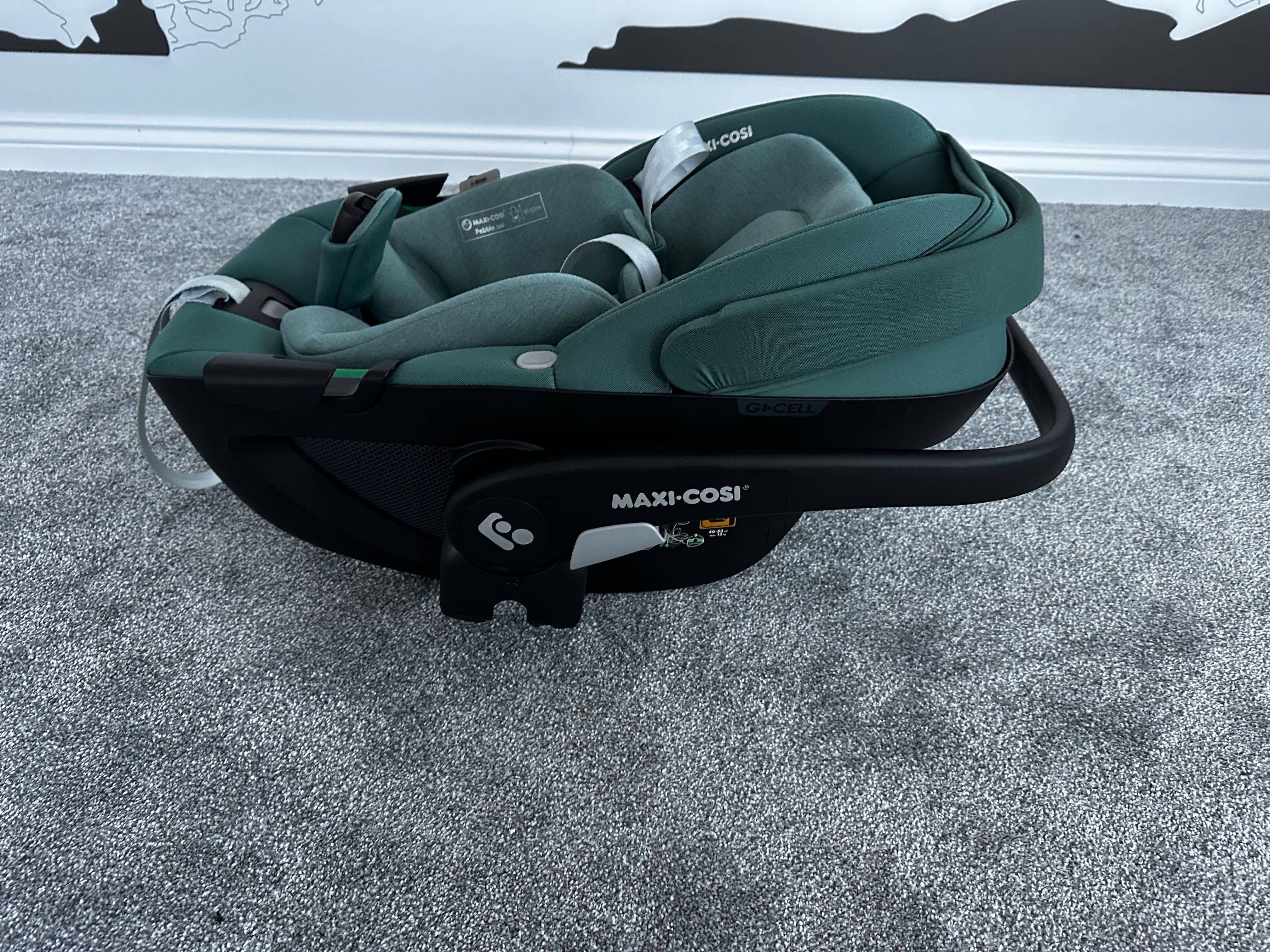 Стол за кола 0-13 кг / 40-83см Maxi Cosi Pebble 360 и isofix база .
