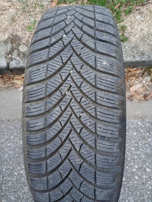 De vânzare 4 cauciuri cu tot cu jenti de Opel Astra g