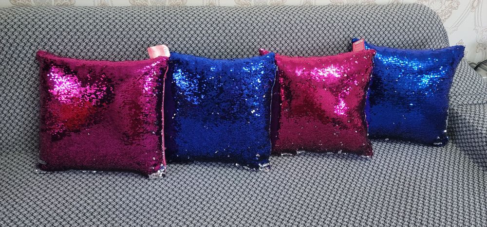 Dekarativniy yostiqlar sotiladi