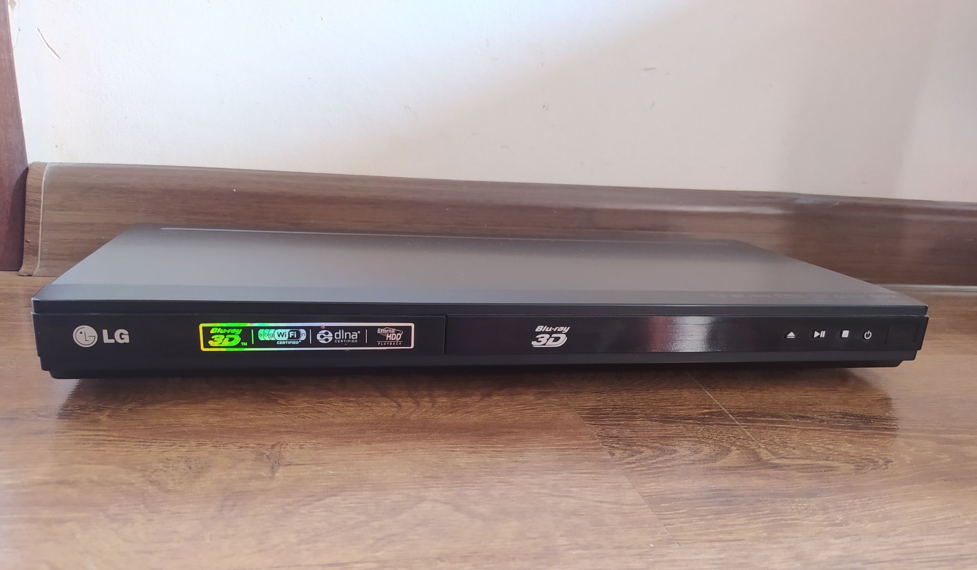 DVD-проигрыватель Lg BD-670