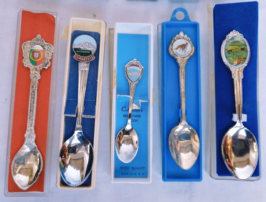 Lingurițe suvenir placate cu argint, de colecție, din anul 1991.